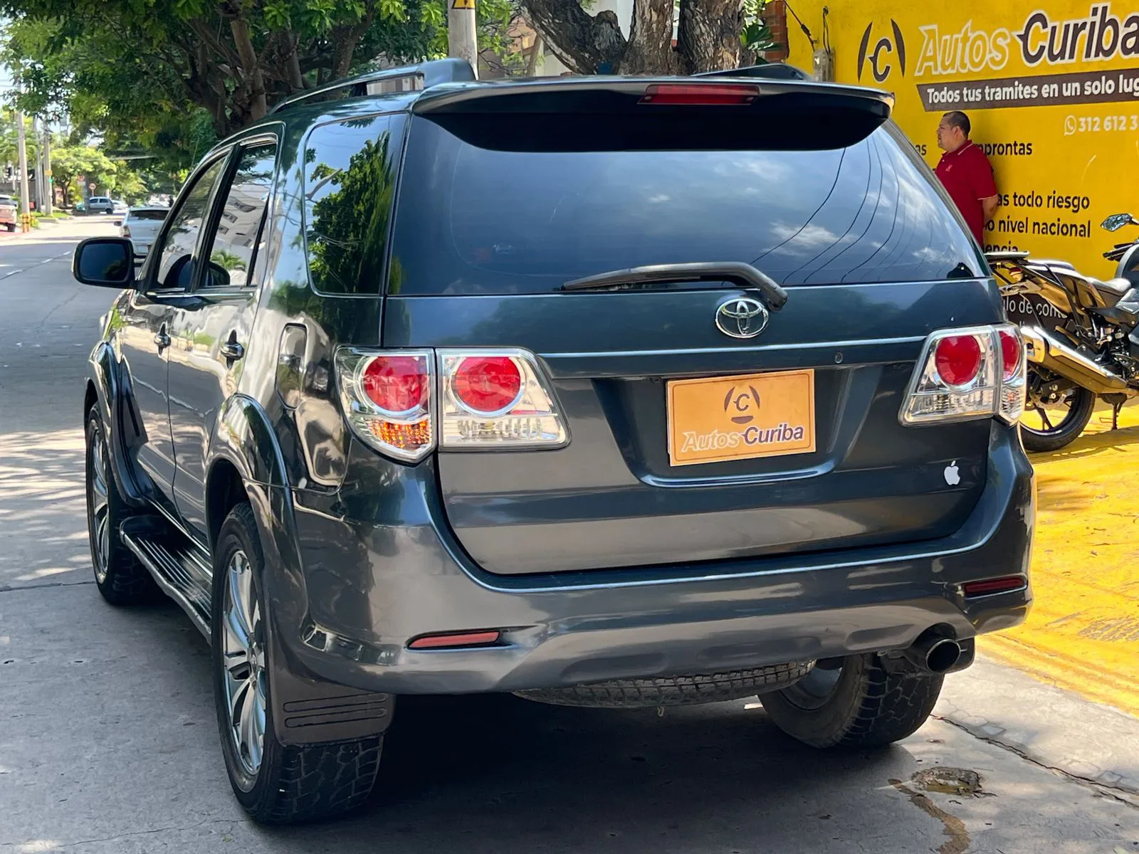 TOYOTA FORTUNER 2011