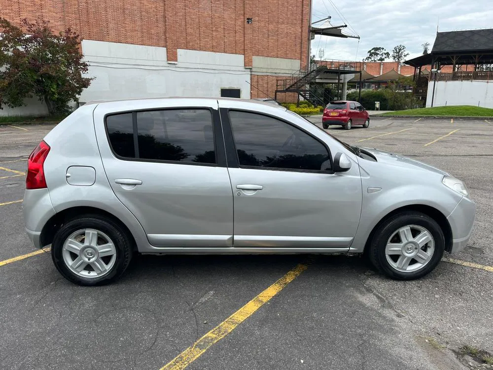 RENAULT SANDERO DYNAMIQUE 2012