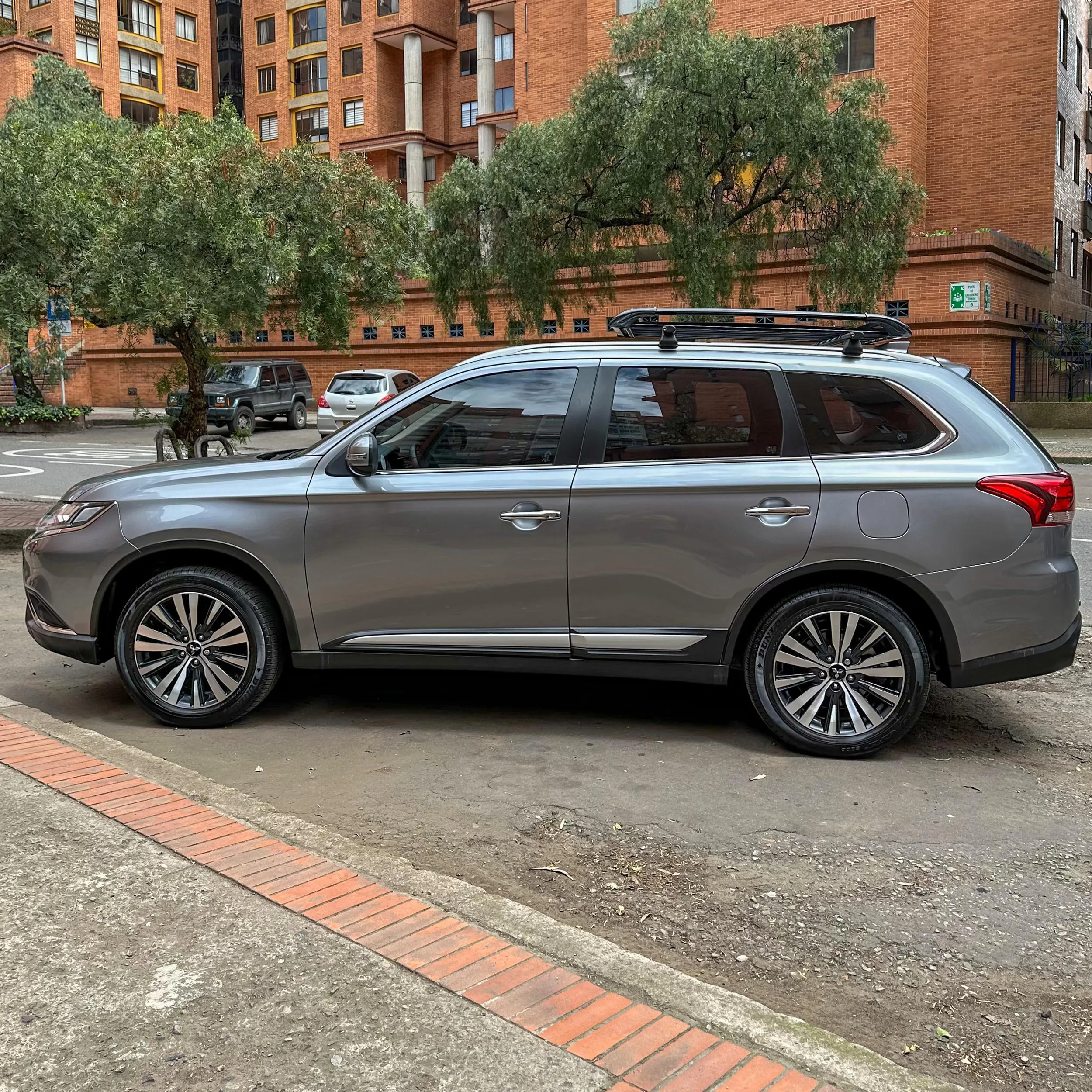 MITSUBISHI OUTLANDER [4]  2.5L 2023