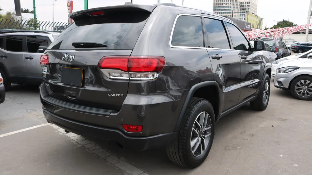 JEEP GRAND CHEROKEE [4] LAREDO 2021