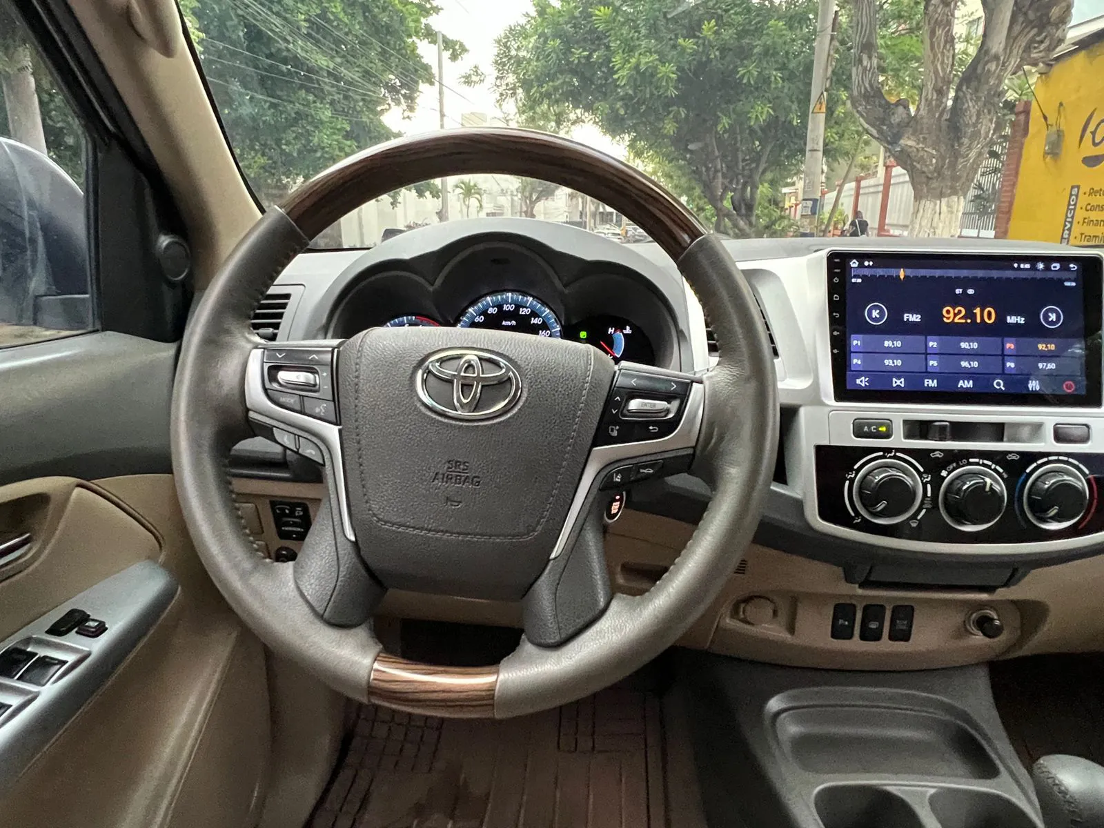 TOYOTA FORTUNER 2012