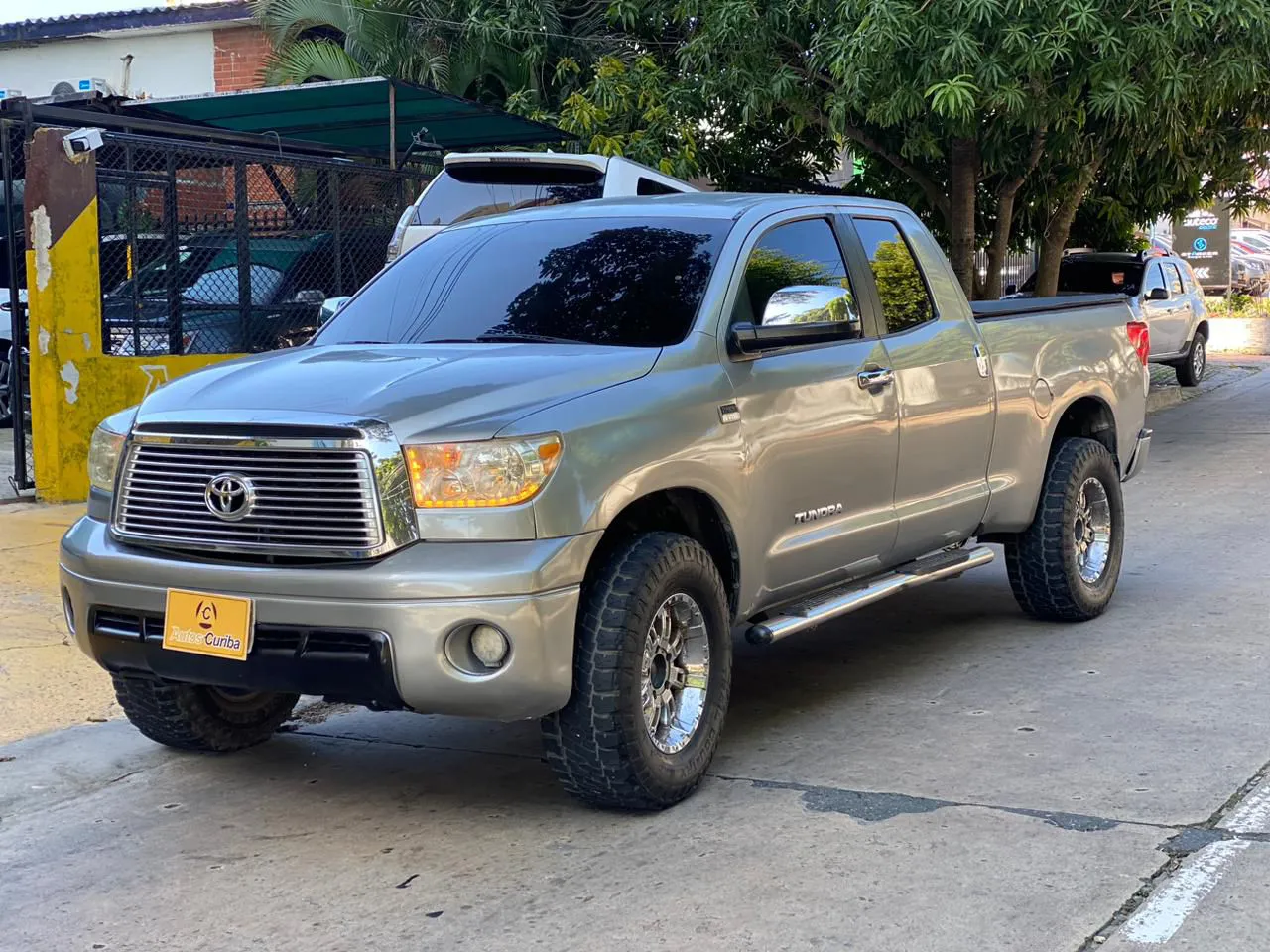 TOYOTA TUNDRA [1] SR5 2010