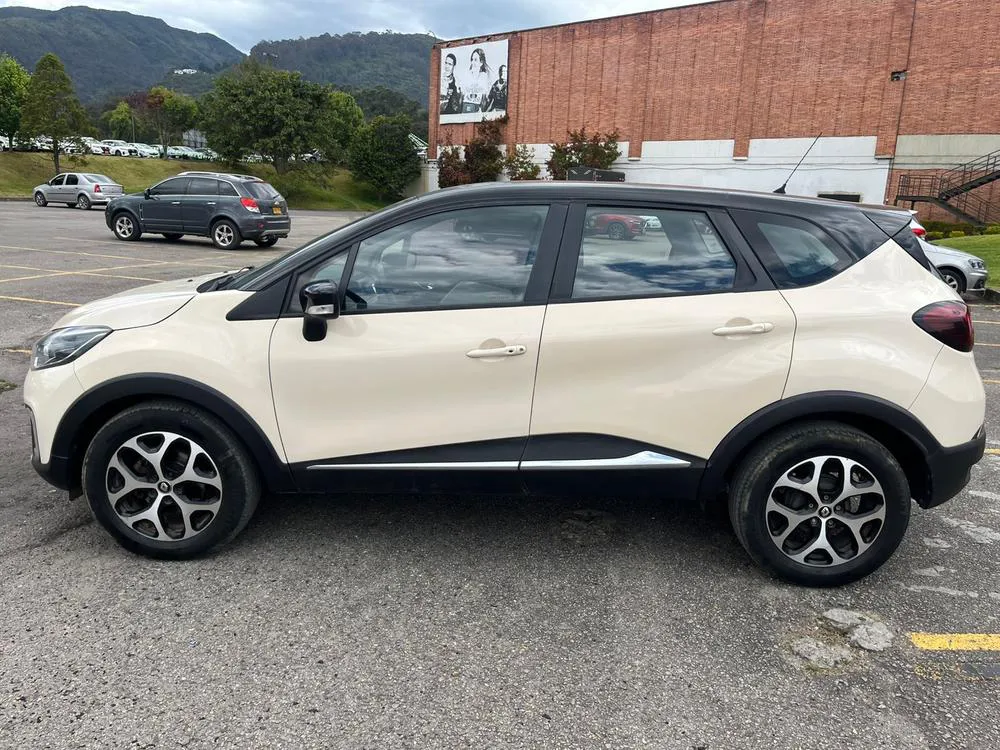 RENAULT CAPTUR INTENS 2018