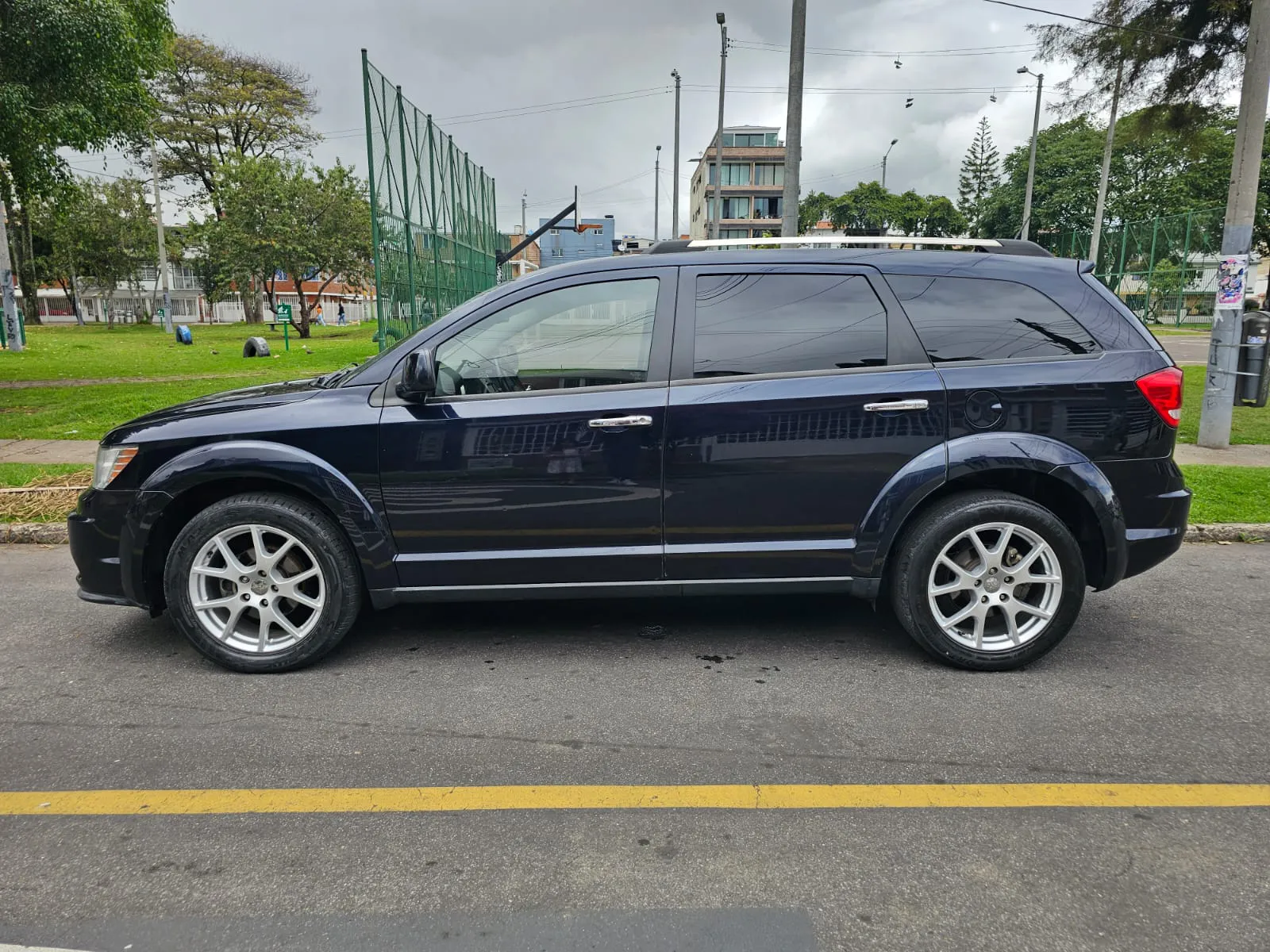 DODGE JOURNEY SE/CREW 2011