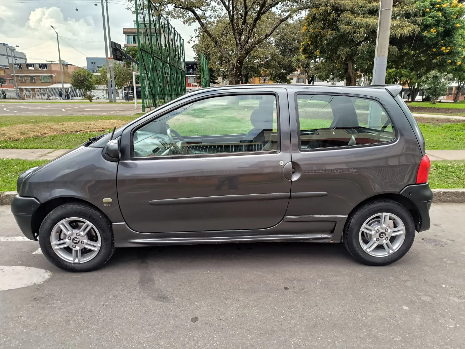 RENAULT TWINGO ACCESS 2013