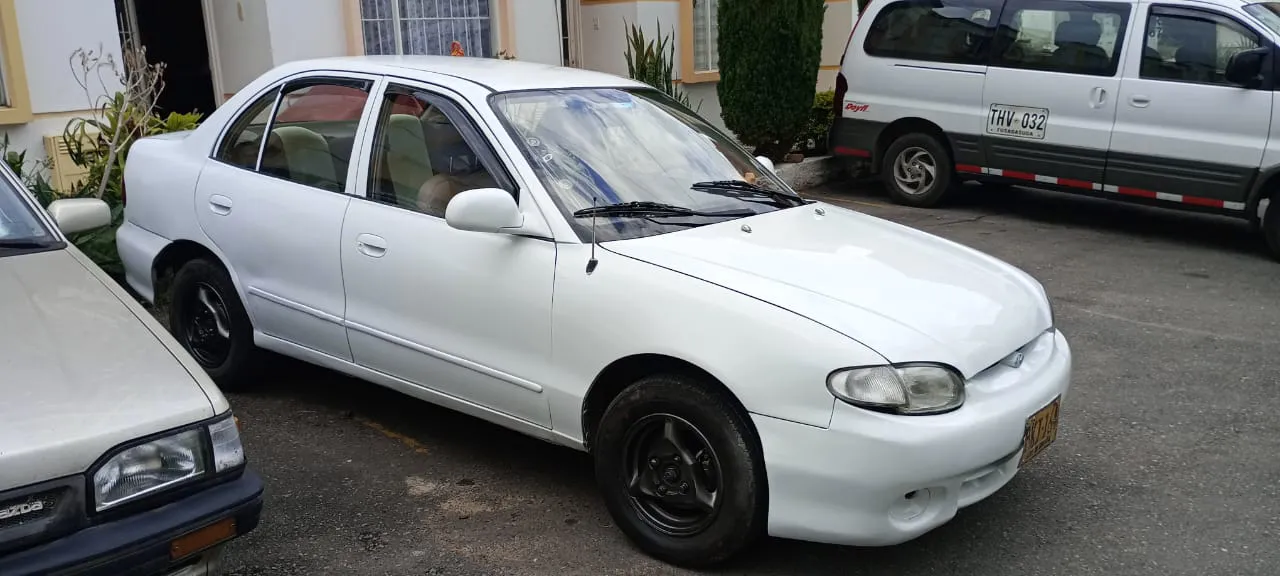 HYUNDAI Accent i25 1998