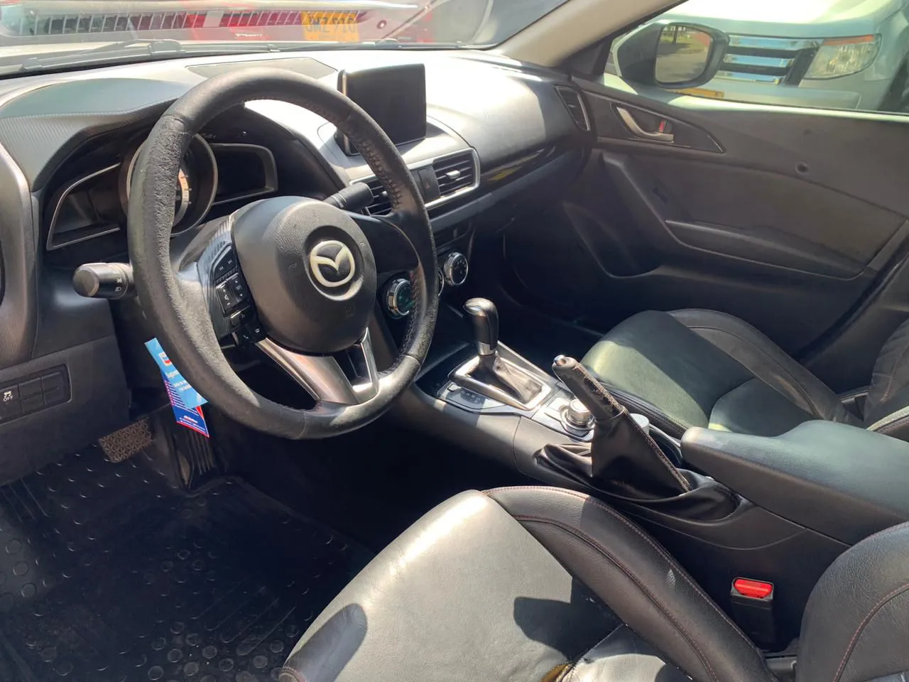 MAZDA 3 2015