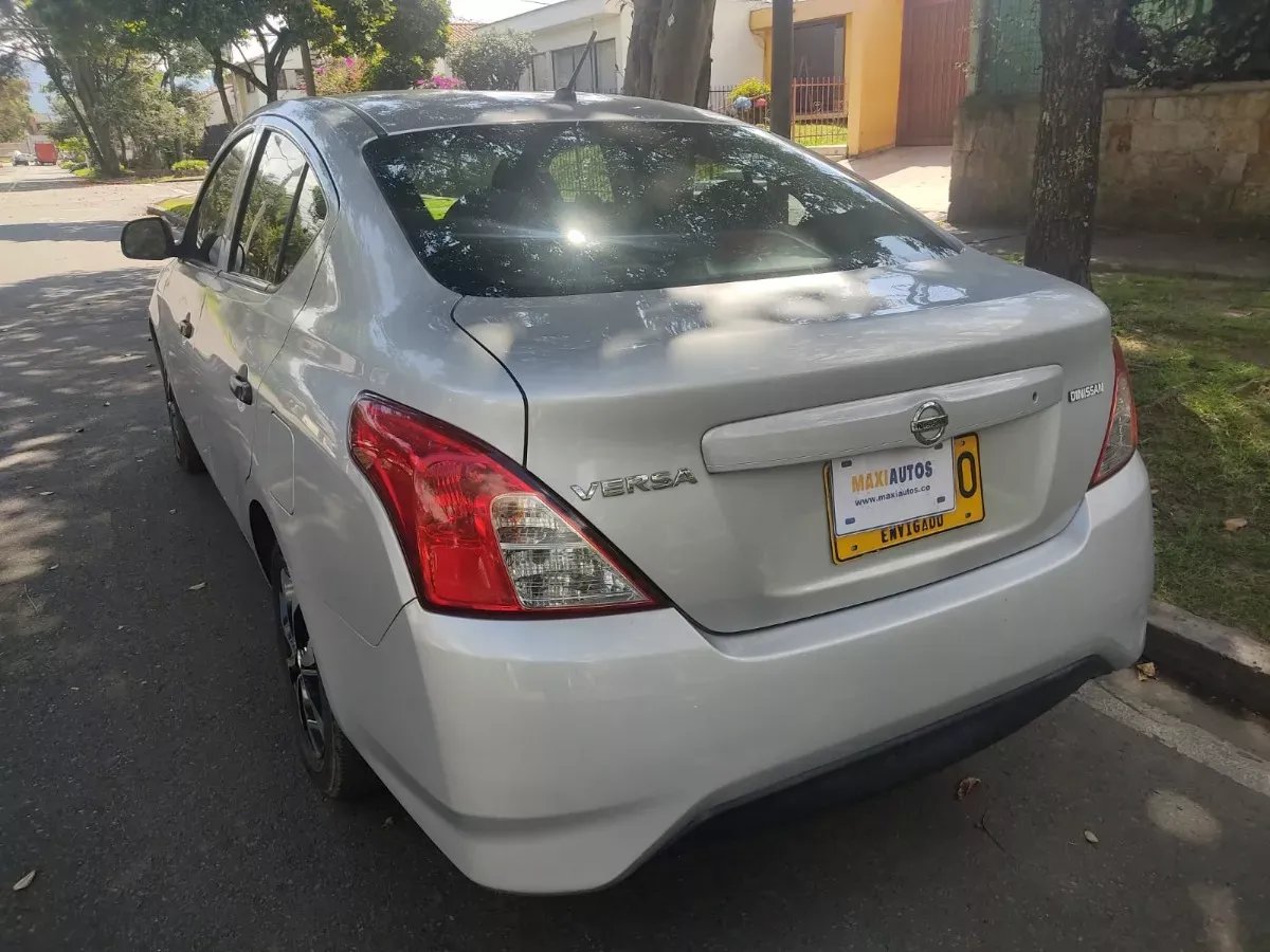 NISSAN VERSA 2019