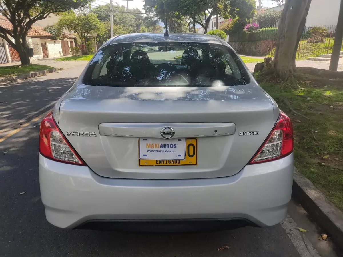 NISSAN VERSA 2019