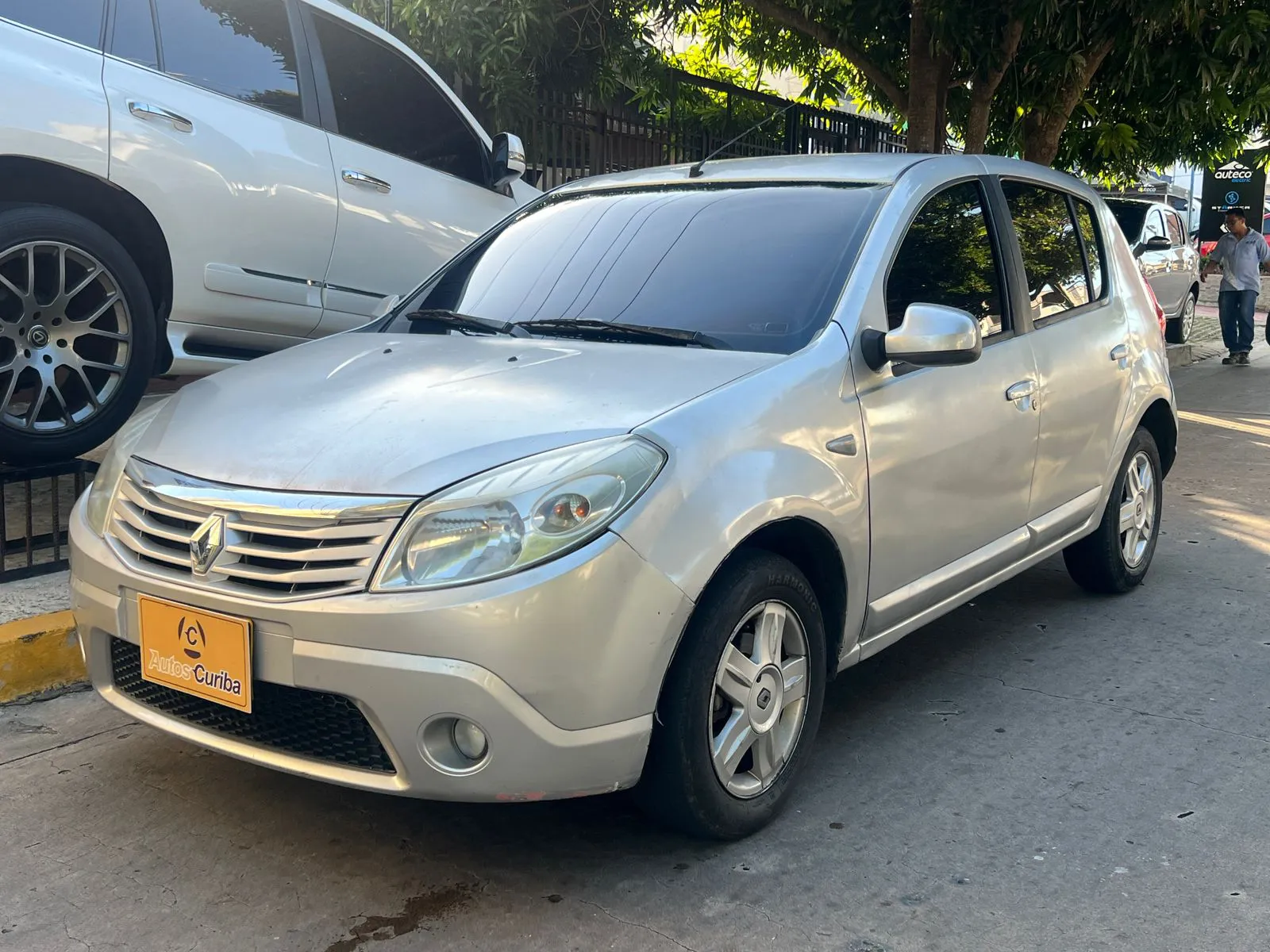 RENAULT SANDERO 2011