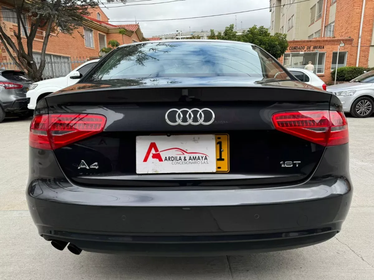 AUDI A4 B8 [FL] 1.8 TFSI COMFORT 2013