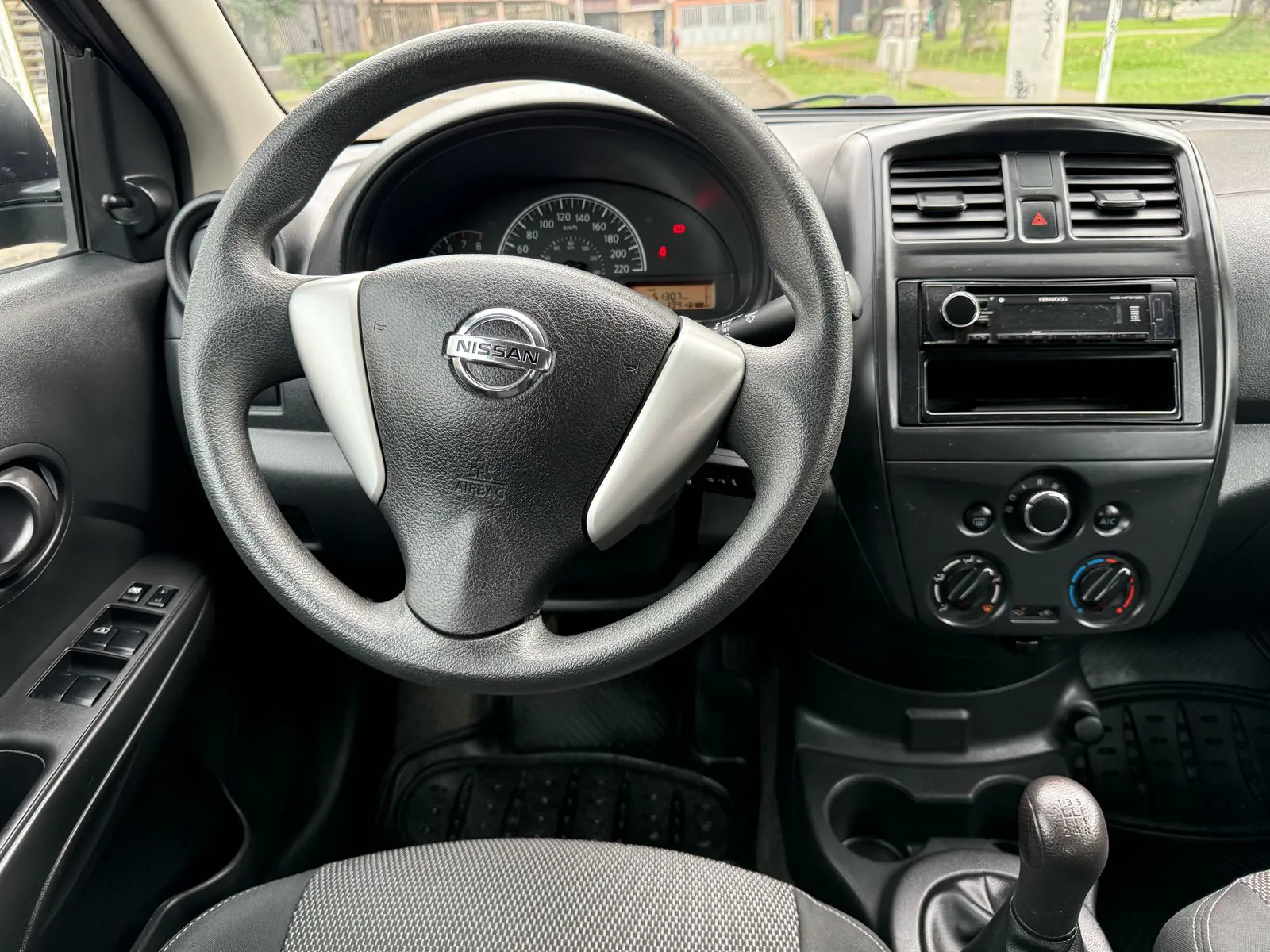 NISSAN VERSA 2019