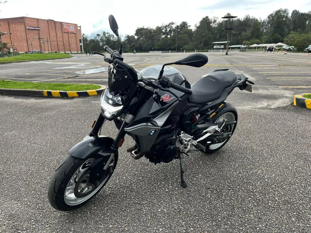 BMW F 900 R PURE 2022