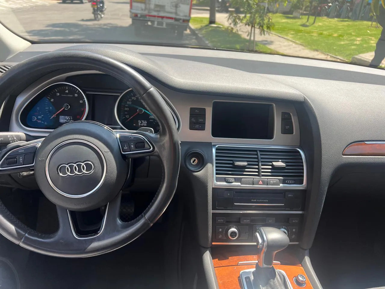 AUDI Q7 2004