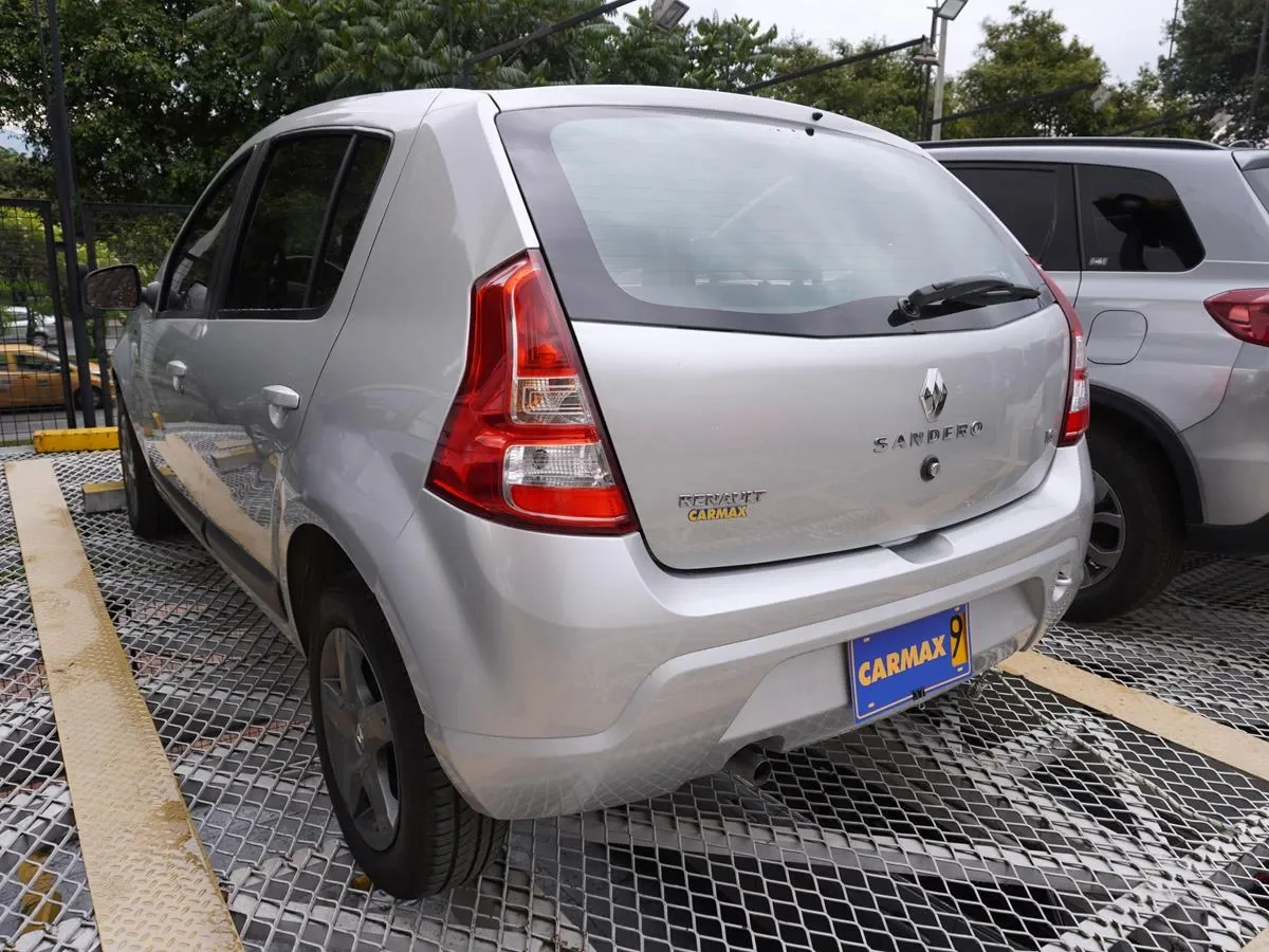 RENAULT SANDERO 2015