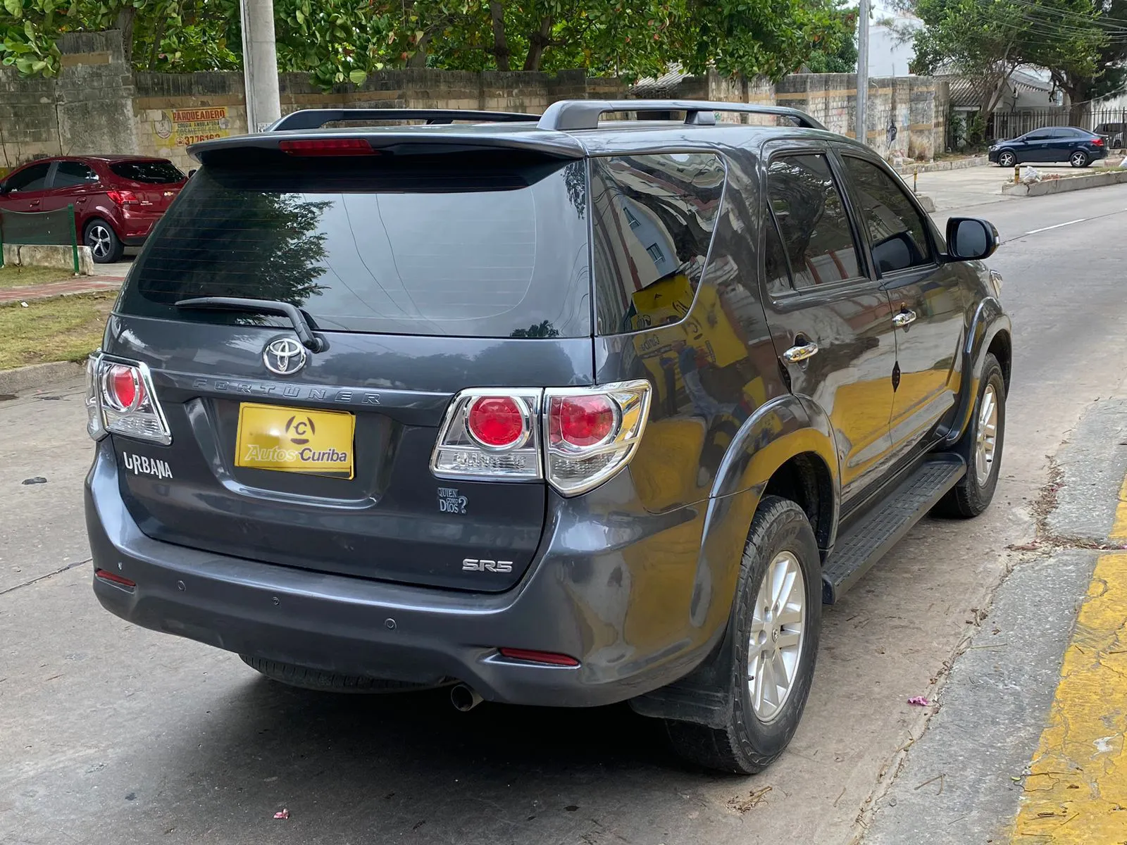 TOYOTA FORTUNER 2012