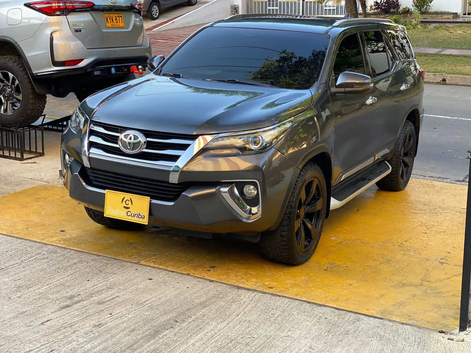 TOYOTA FORTUNER 2019