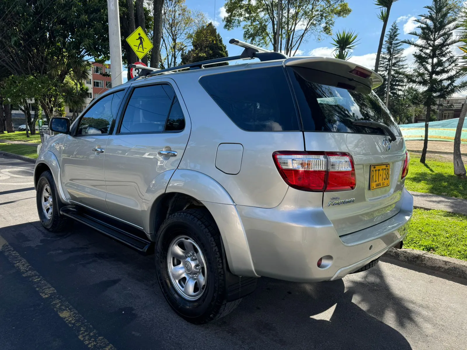 TOYOTA FORTUNER 2.7L 2011