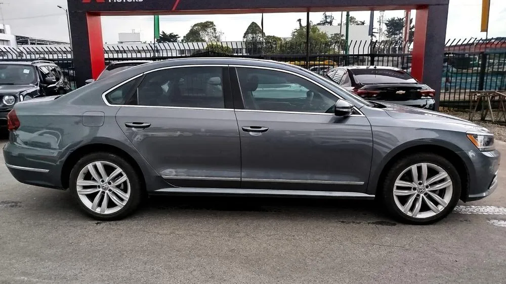 VOLKSWAGEN PASSAT HIGHLINE 2019