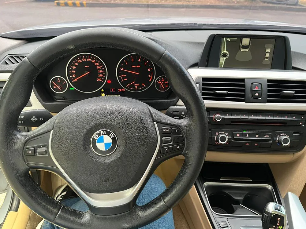 BMW 320i F30 Executive 2014