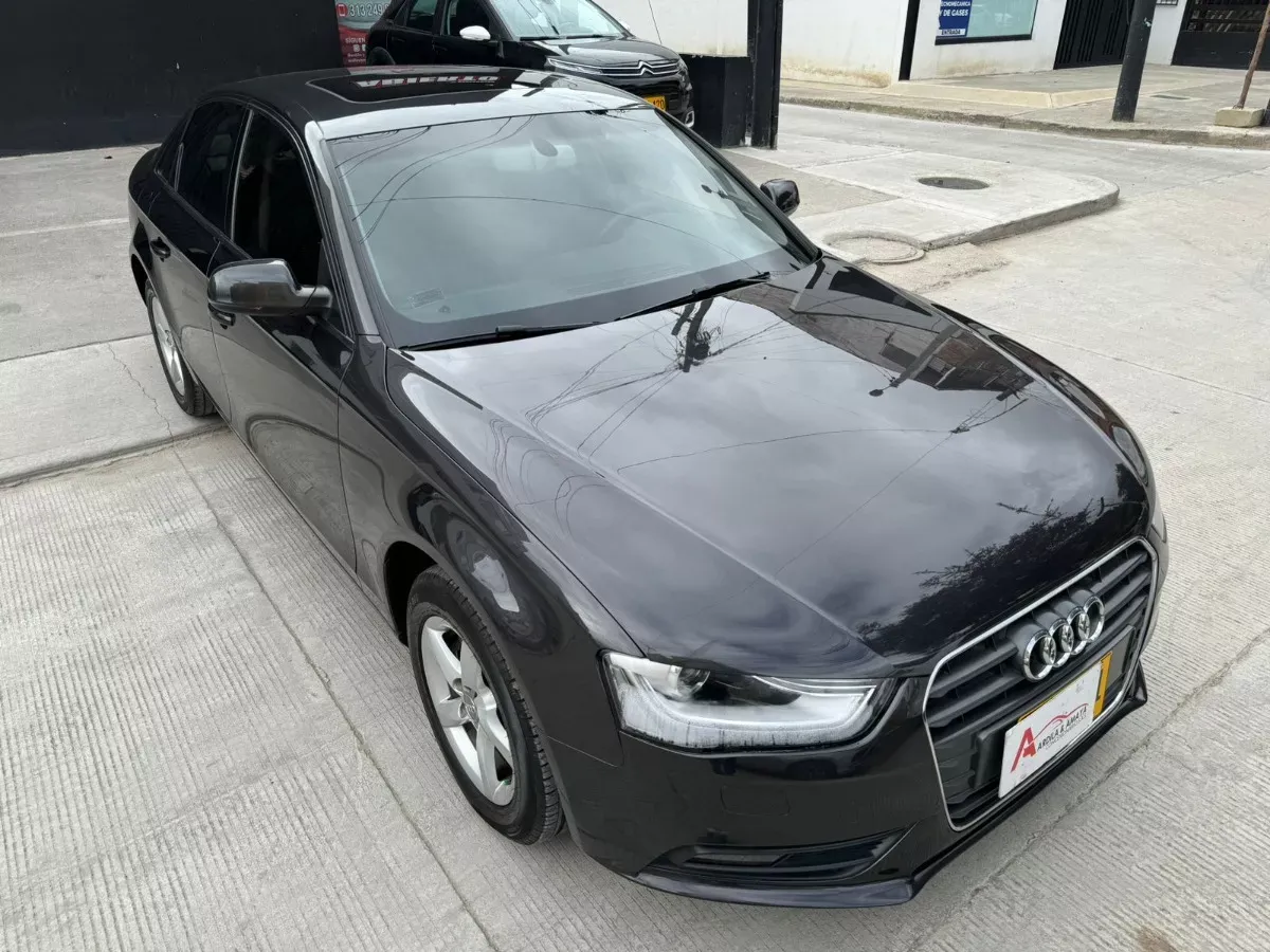 AUDI A4 B8 [FL] 1.8 TFSI COMFORT 2013