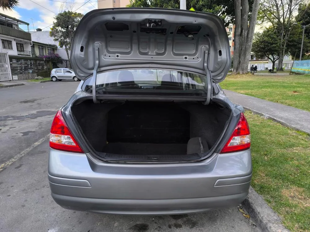 NISSAN TIIDA HB PREMIUM 2012