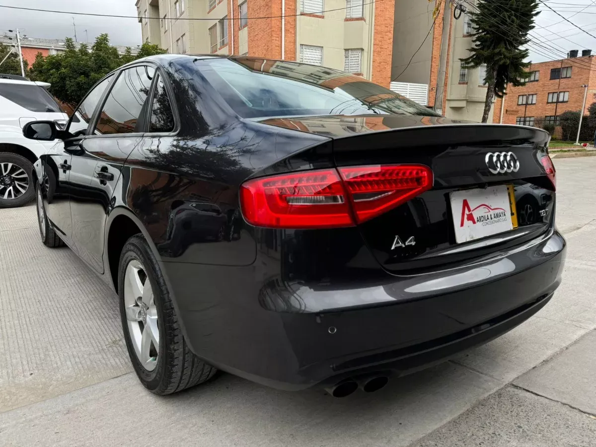 AUDI A4 B8 [FL] 1.8 TFSI COMFORT 2013