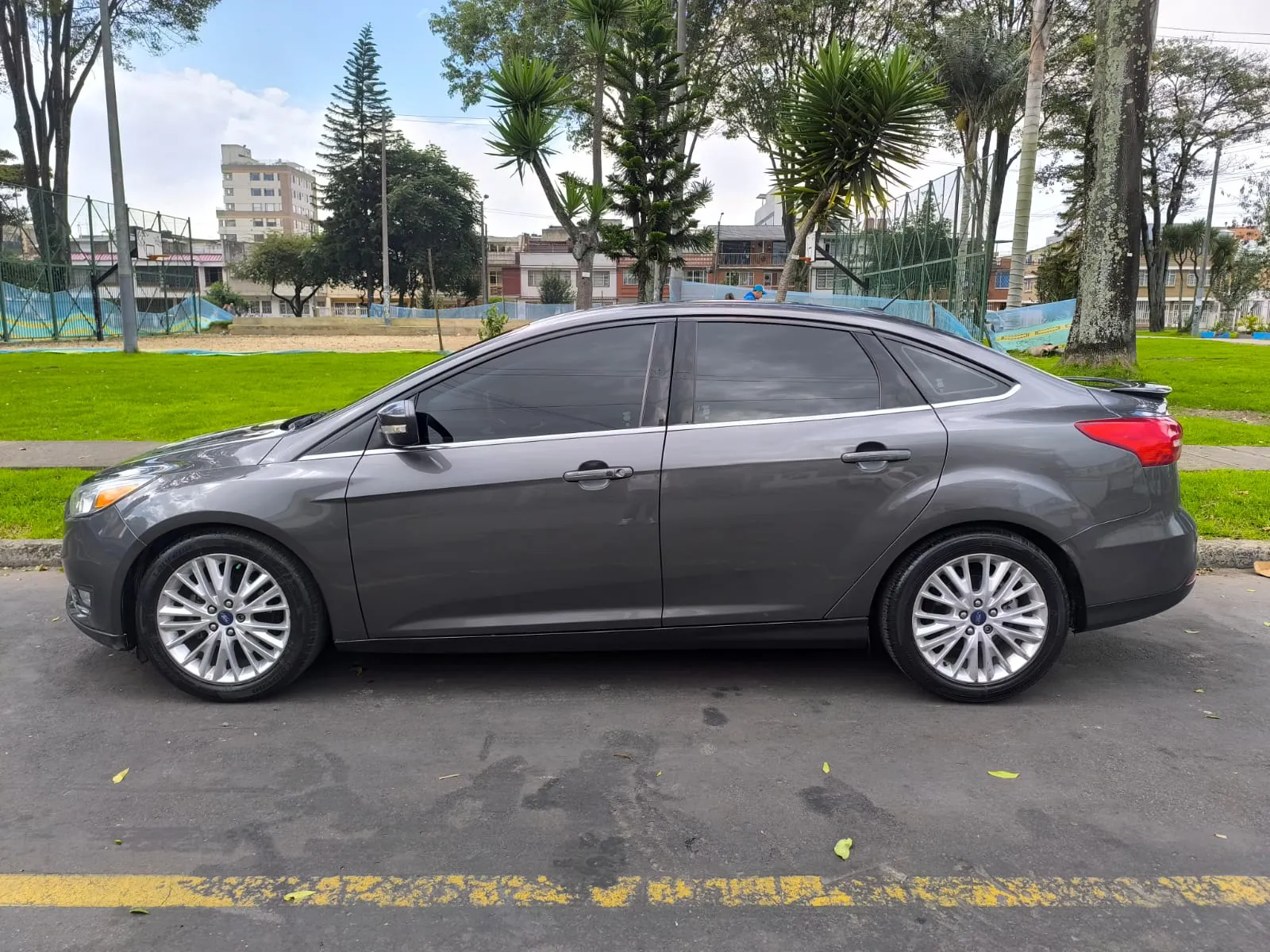 FORD FOCUS TITANIUM 2015