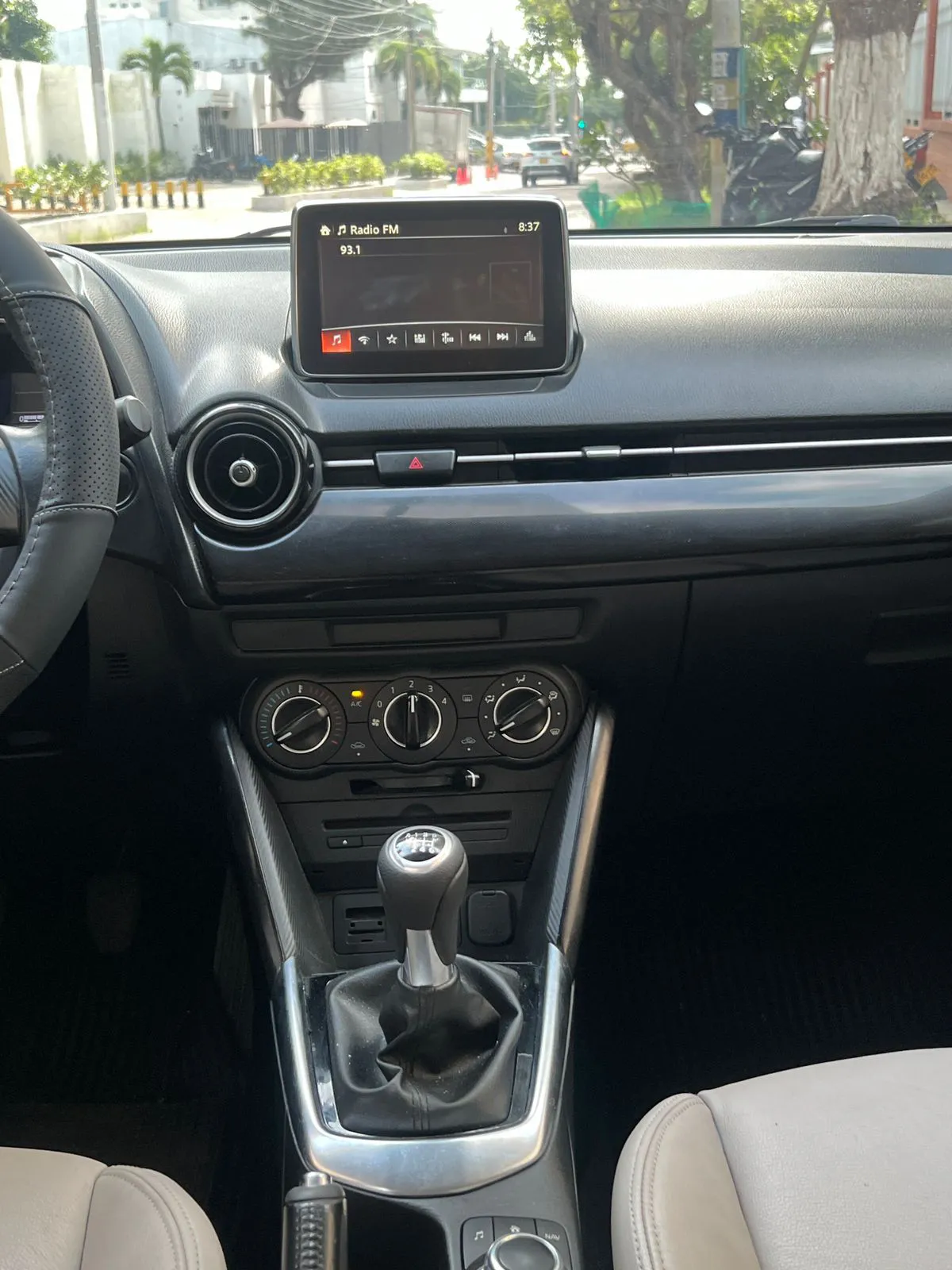 MAZDA 2 2016