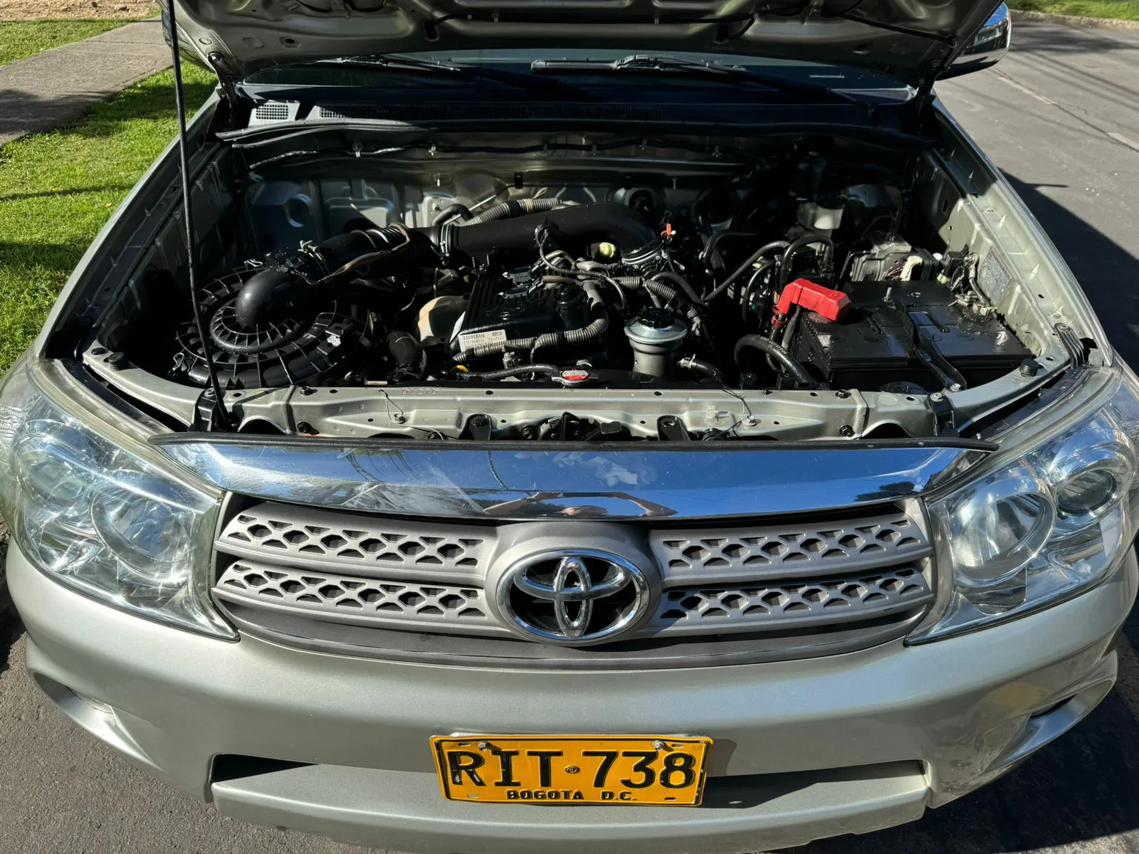 TOYOTA FORTUNER 2.7L 2011