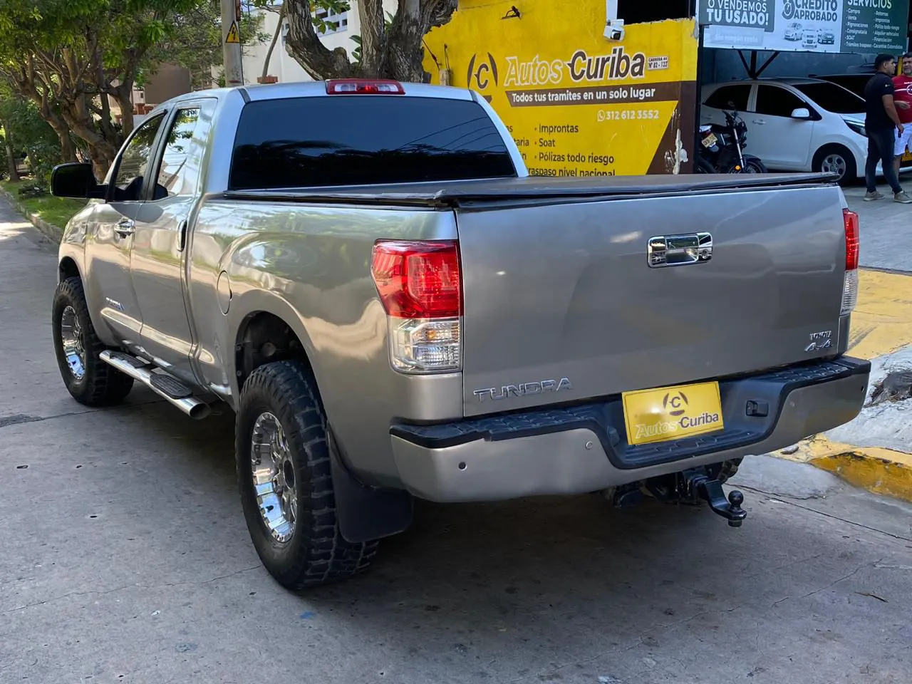 TOYOTA TUNDRA [1] SR5 2010