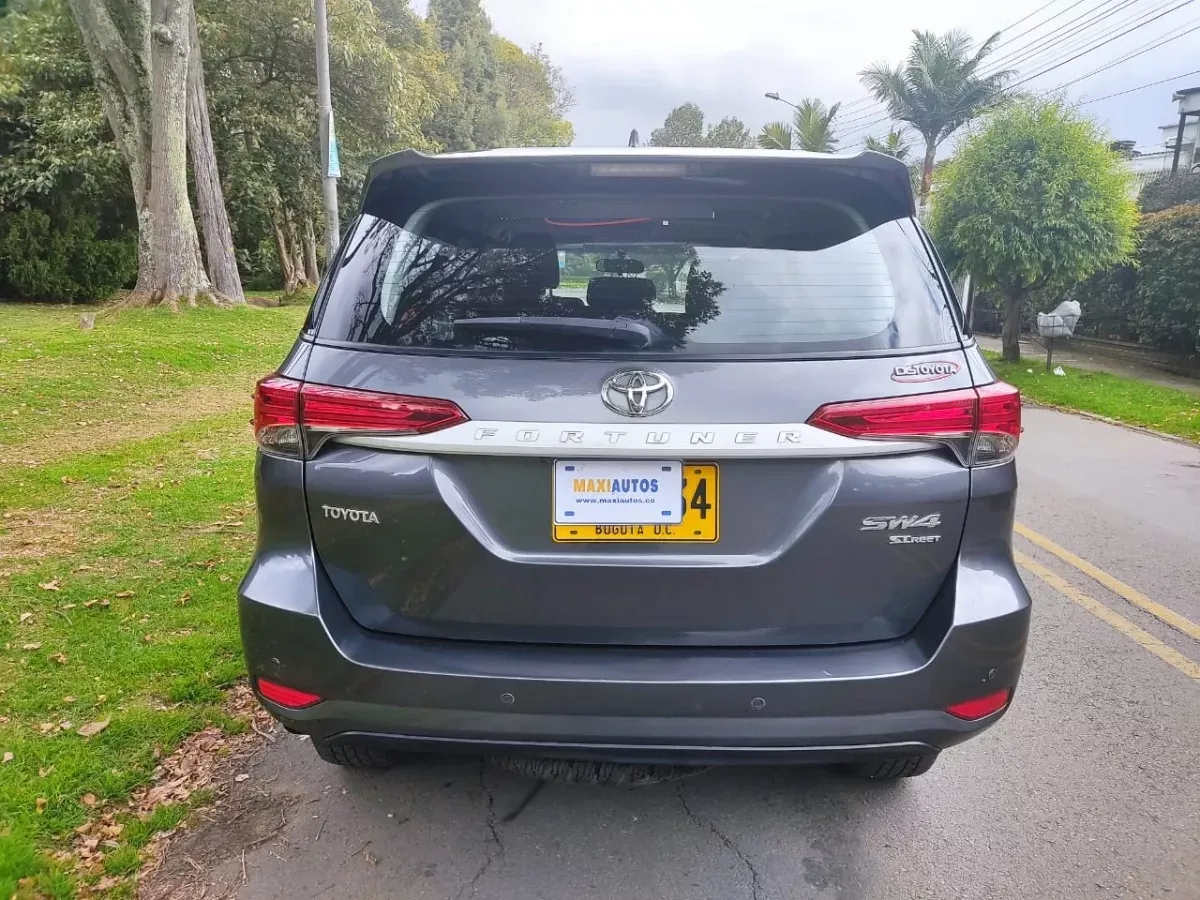 TOYOTA FORTUNER 2019