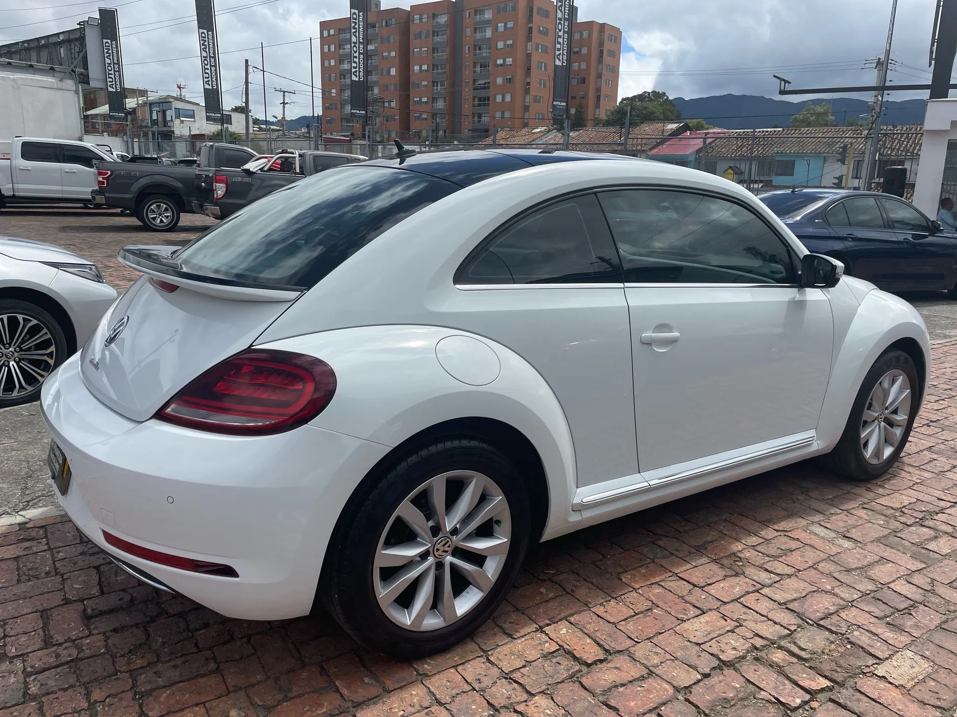 VOLKSWAGEN NEW NEW BEETLE 2019