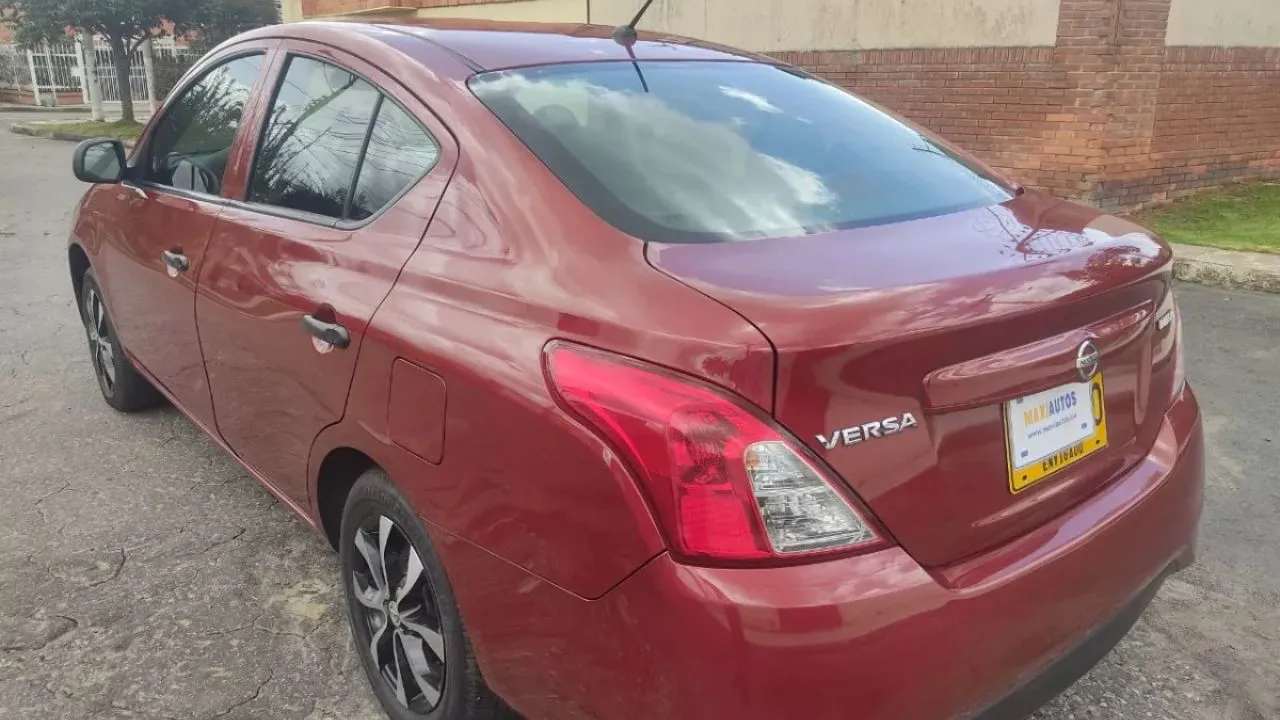 NISSAN VERSA 2019