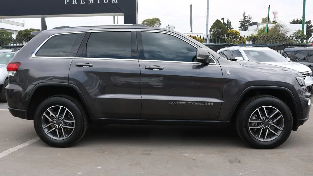 JEEP GRAND CHEROKEE [4] LAREDO 2021