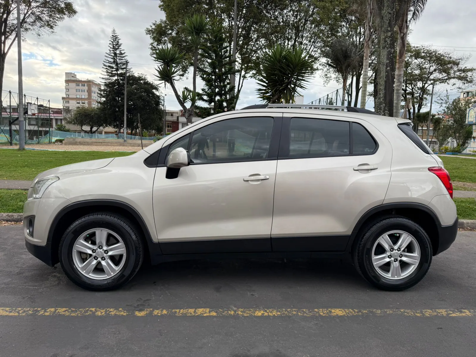 CHEVROLET TRACKER LS 2015