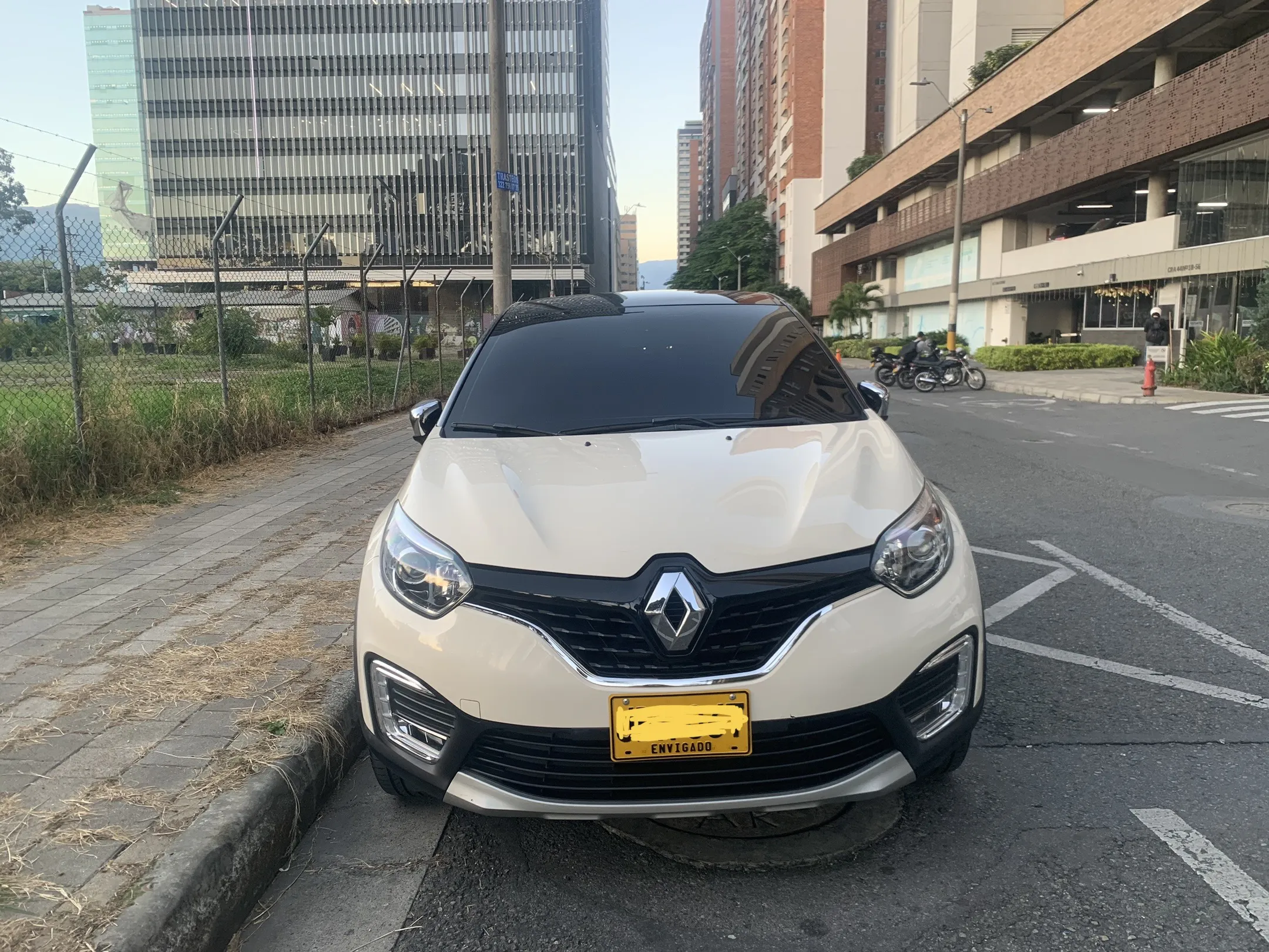 RENAULT CAPTUR CAPTUR INTENS TP 2000CC 2017