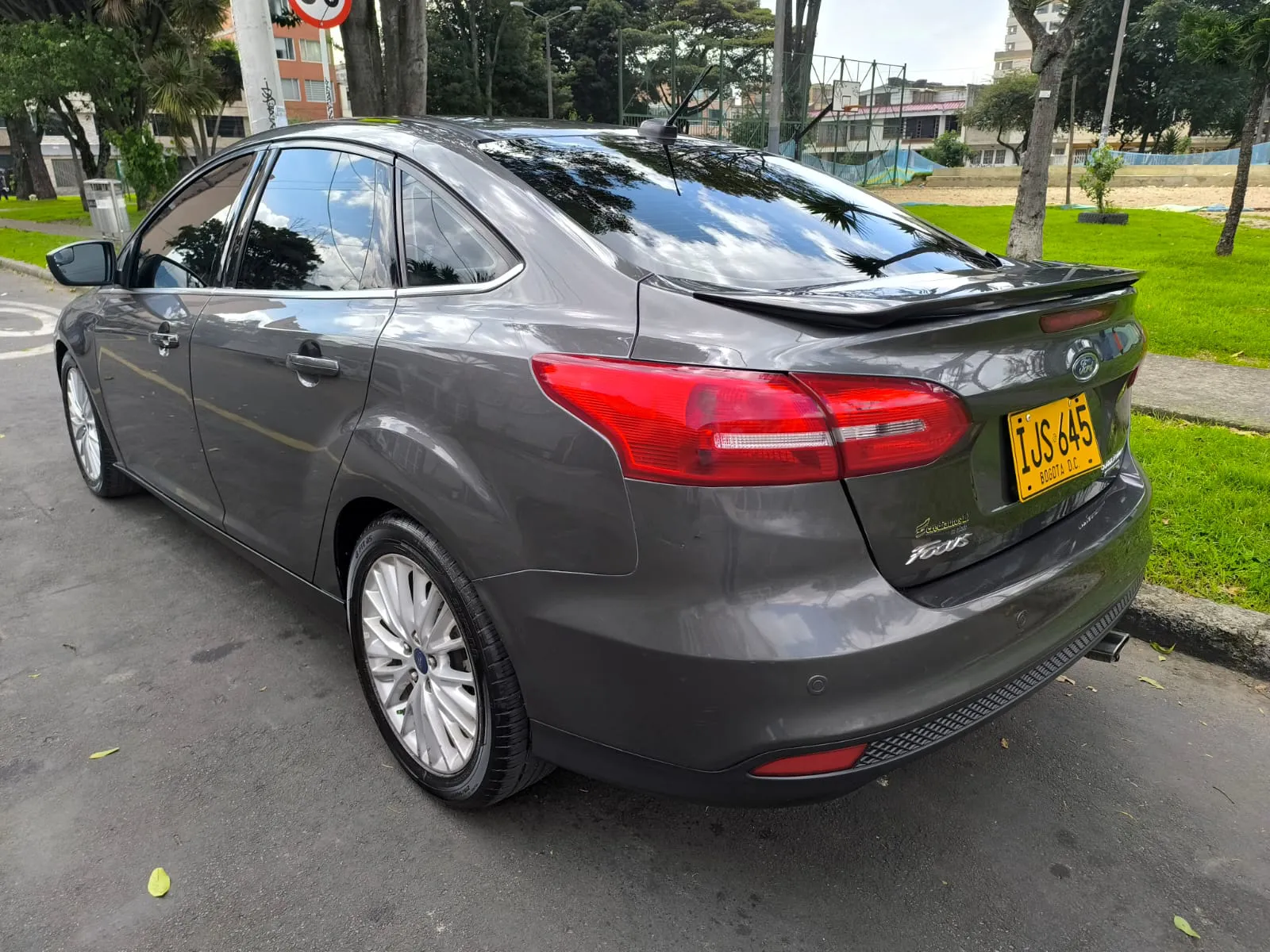 FORD FOCUS TITANIUM 2015