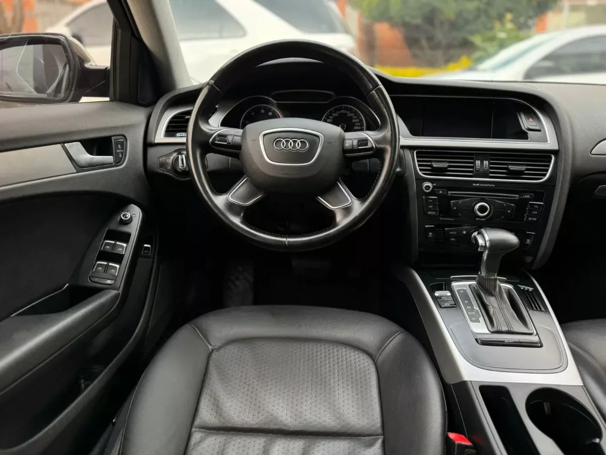 AUDI A4 B8 [FL] 1.8 TFSI COMFORT 2013