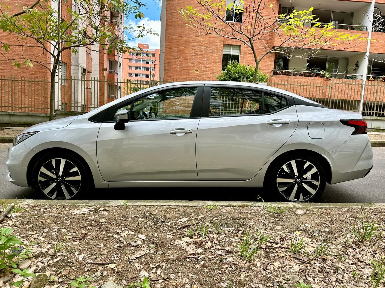 NISSAN VERSA EXCLUSIVE 2023