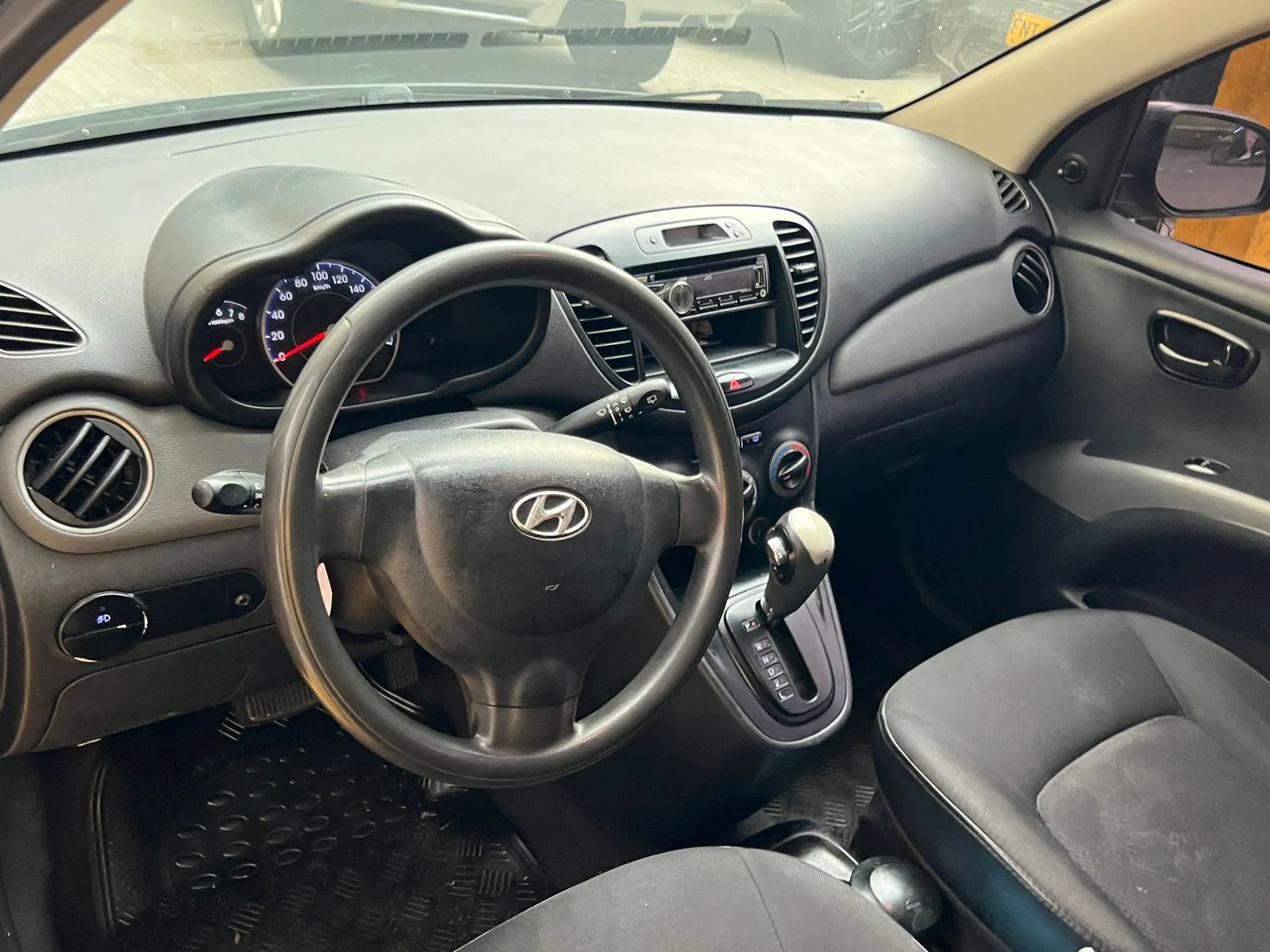 HYUNDAI 114i 2012