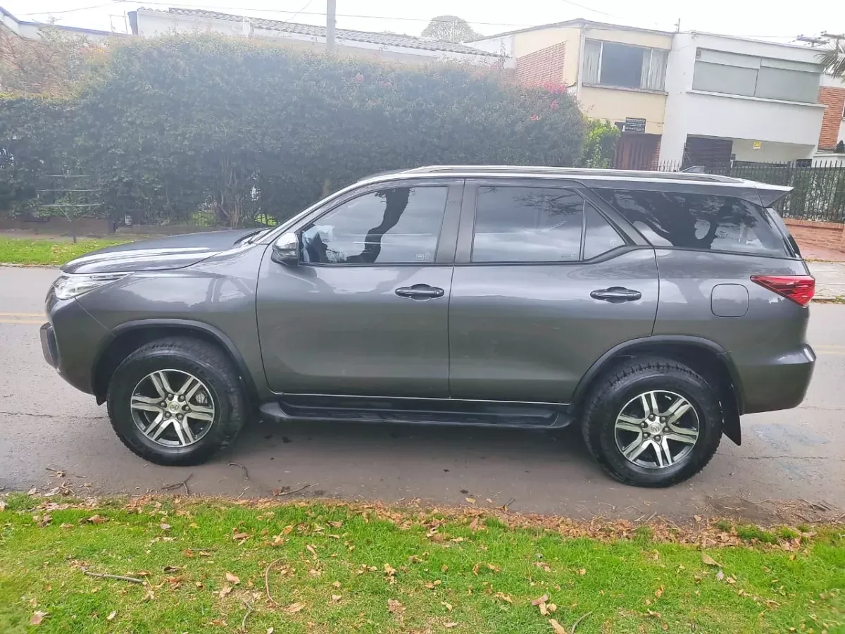 TOYOTA FORTUNER 2019