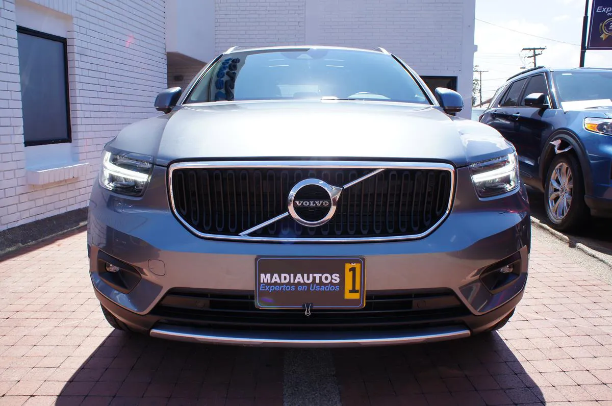 VOLVO XC40 T4 FWD MOMENTUM II 2019