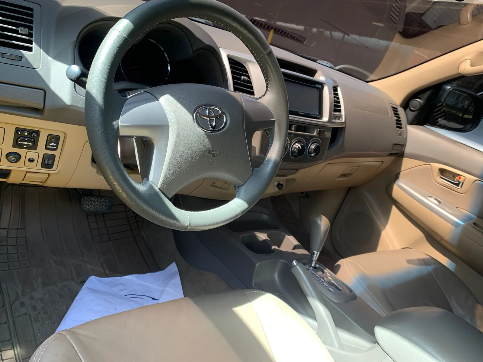 TOYOTA FORTUNER 2014