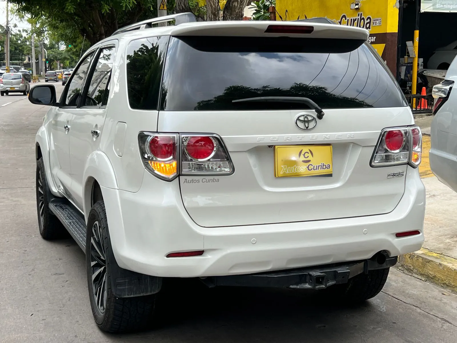 TOYOTA FORTUNER 2012