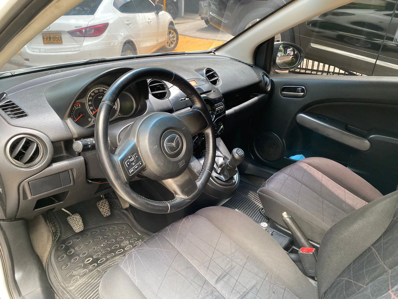 MAZDA 2 2014