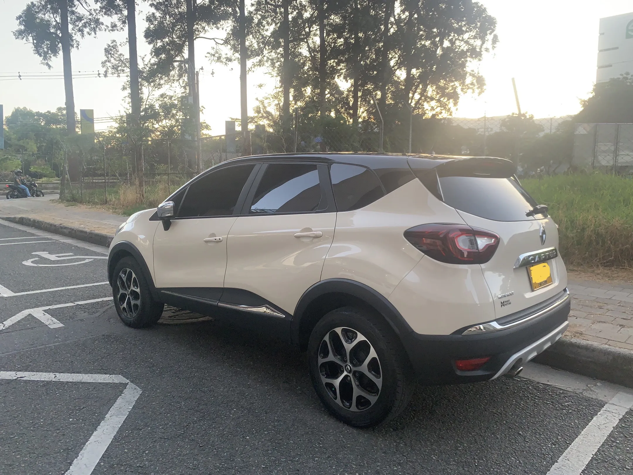 RENAULT CAPTUR CAPTUR INTENS TP 2000CC 2017