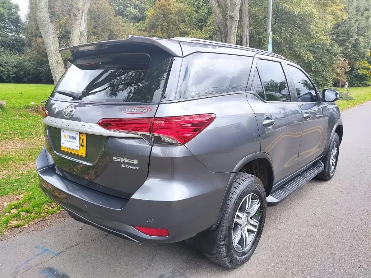 TOYOTA FORTUNER 2019