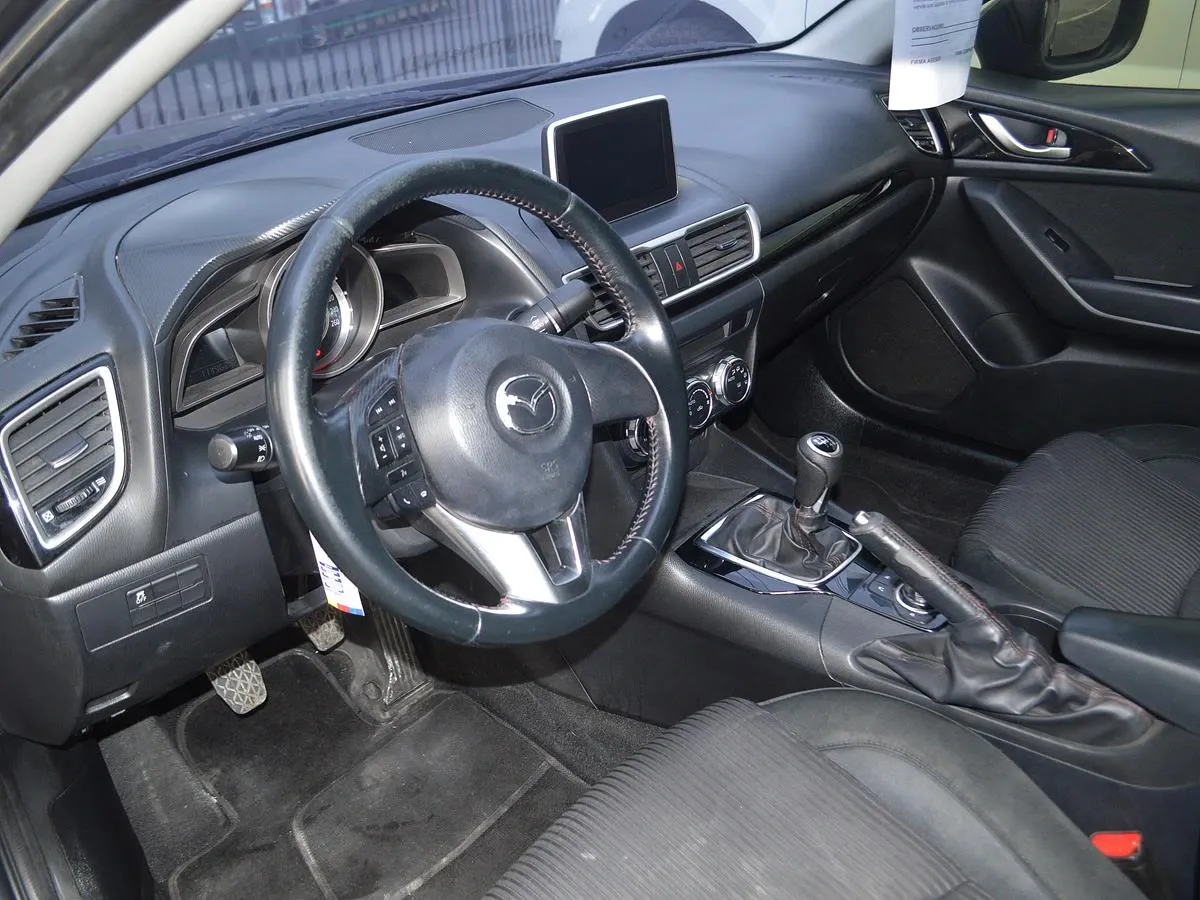 MAZDA 3 2015