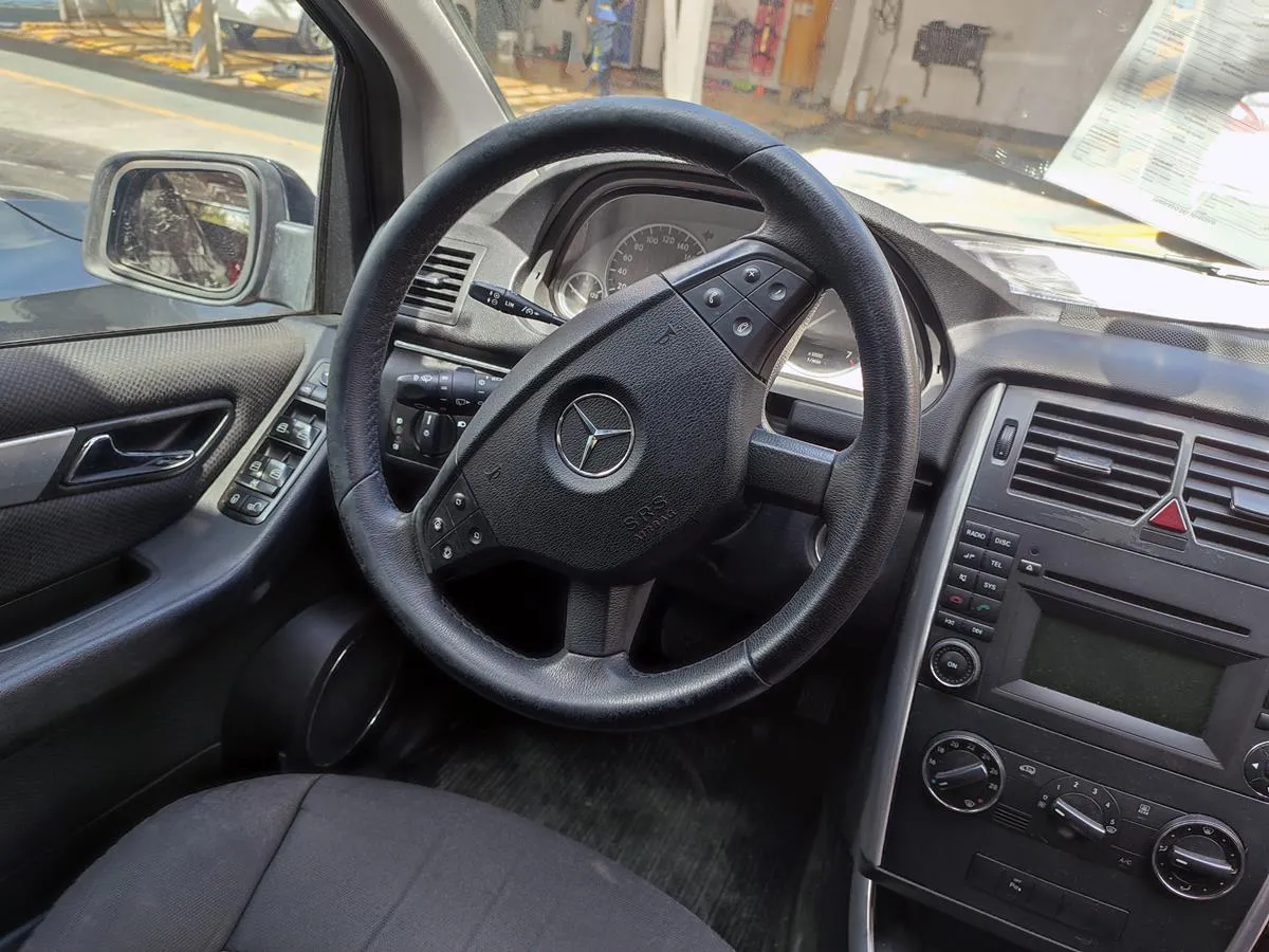 MERCEDES BENZ B 180 2012